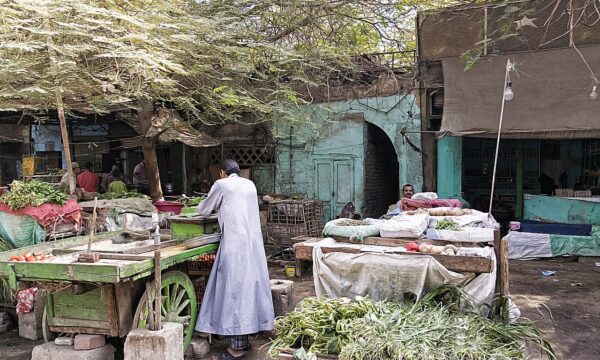 تباطؤ التضخم السنوي في مدن مصر إلى 13.9% في سبتمبر رغم قفزة أسعار الخضروات